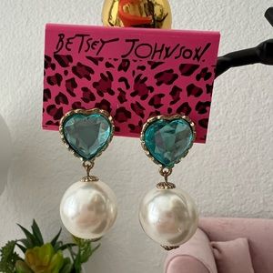 New Betsey Johnson pearl earring